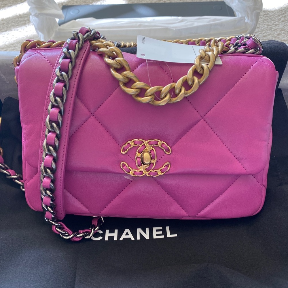 💞Chanel 19 flap-bag.NEVER USED!💞